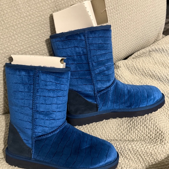 Authentic Rare Blue Velvet Uggs Women’s Sz 8 - Picture 2 of 8